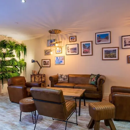 Mercure Centre Vieux Port Otel 4*